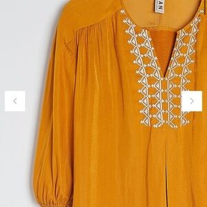 Dolan from Anthropologie Alvia peasant top. Pit to pit 20 shoulder to hem‎ 22
